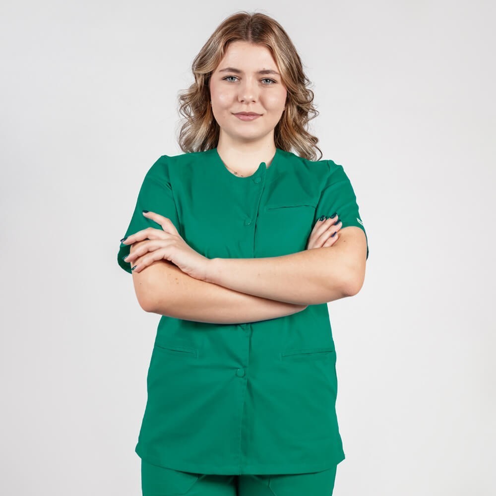 Costum Lotus 2, bluza asimetrica cu capse, pantaloni cu elastic in talie si manseta, verde hunter Costum Lotus 2, bluza asimetrica cu capse, pantaloni cu elastic in talie si manseta, verde hunter