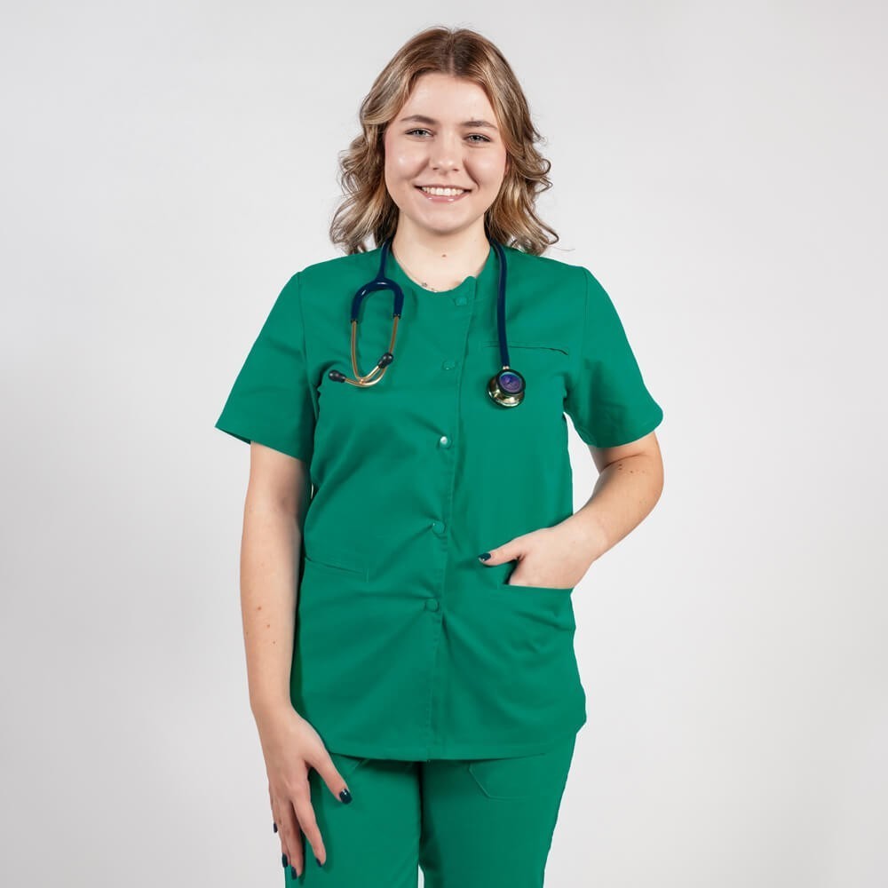 Costum Lotus 2, bluza asimetrica cu capse, pantaloni cu elastic in talie si manseta, verde hunter Costum Lotus 2, bluza asimetrica cu capse, pantaloni cu elastic in talie si manseta, verde hunter