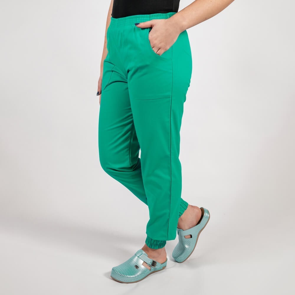 Costum Lotus 2, bluza asimetrica cu capse, pantaloni cu elastic in talie si manseta, verde chirurgical