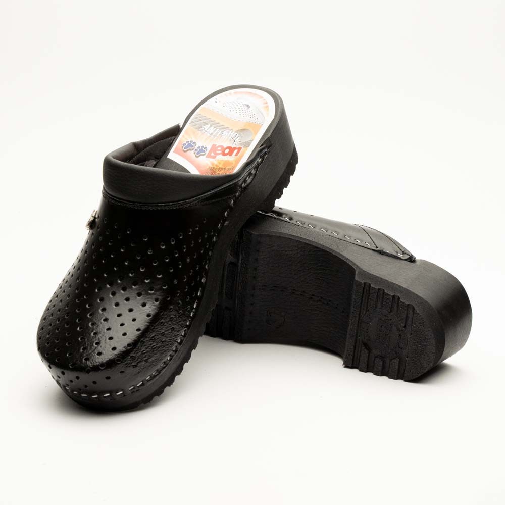 Saboti medicali Leon B2, cu talpa din lemn, negru