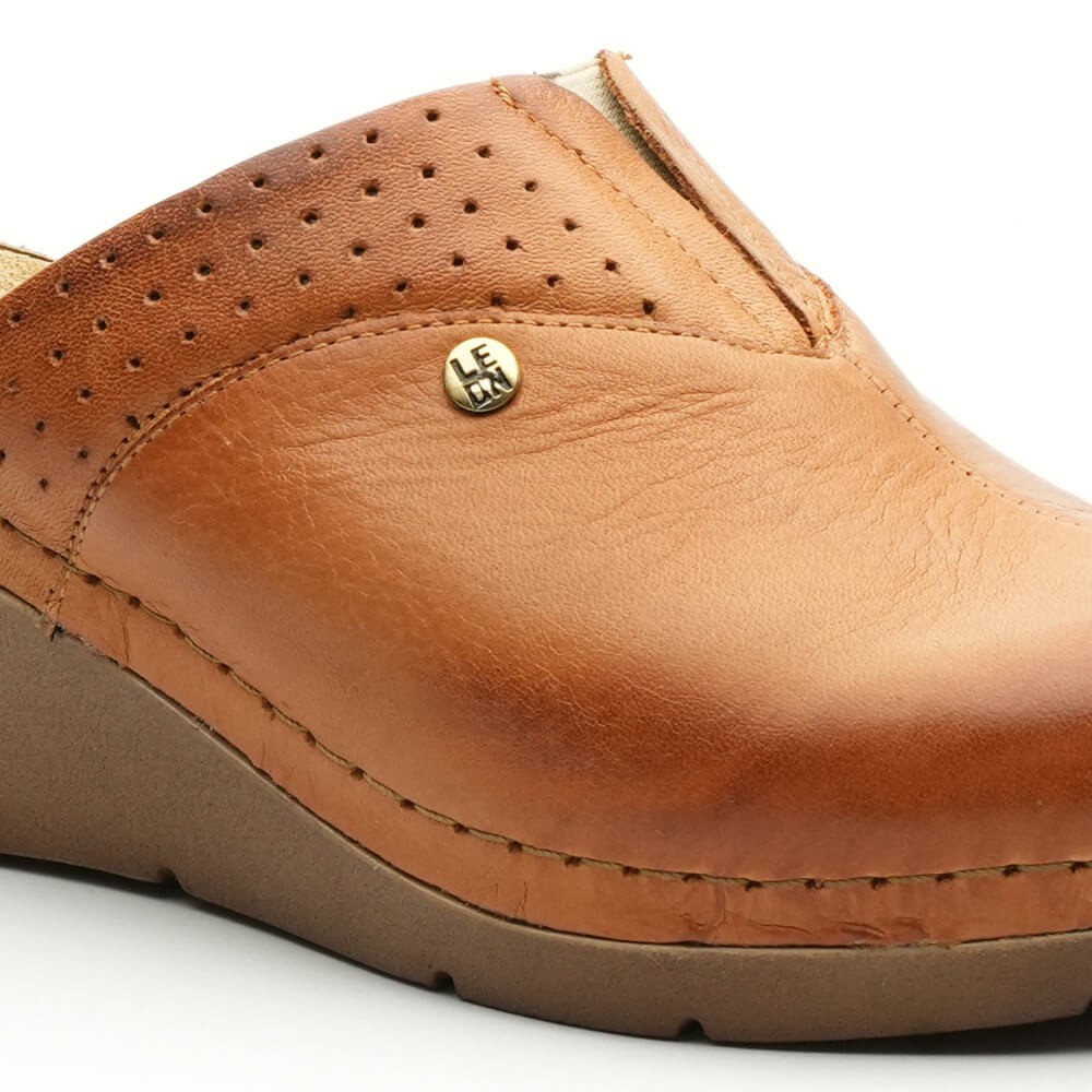 Saboti medicali Leon 1002, din piele, maro Saboti medicali Leon 1002, din piele, maro