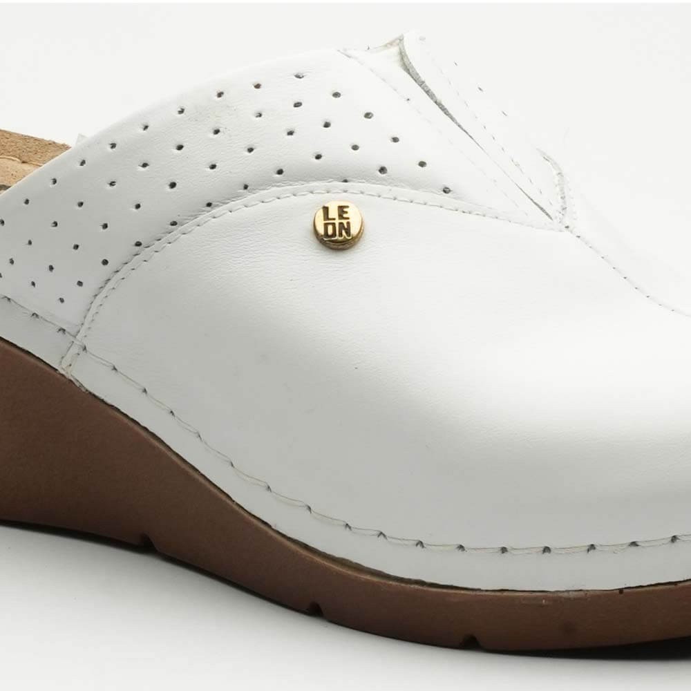 Saboti medicali Leon 1002, din piele, alb Saboti medicali Leon 1002, din piele, alb