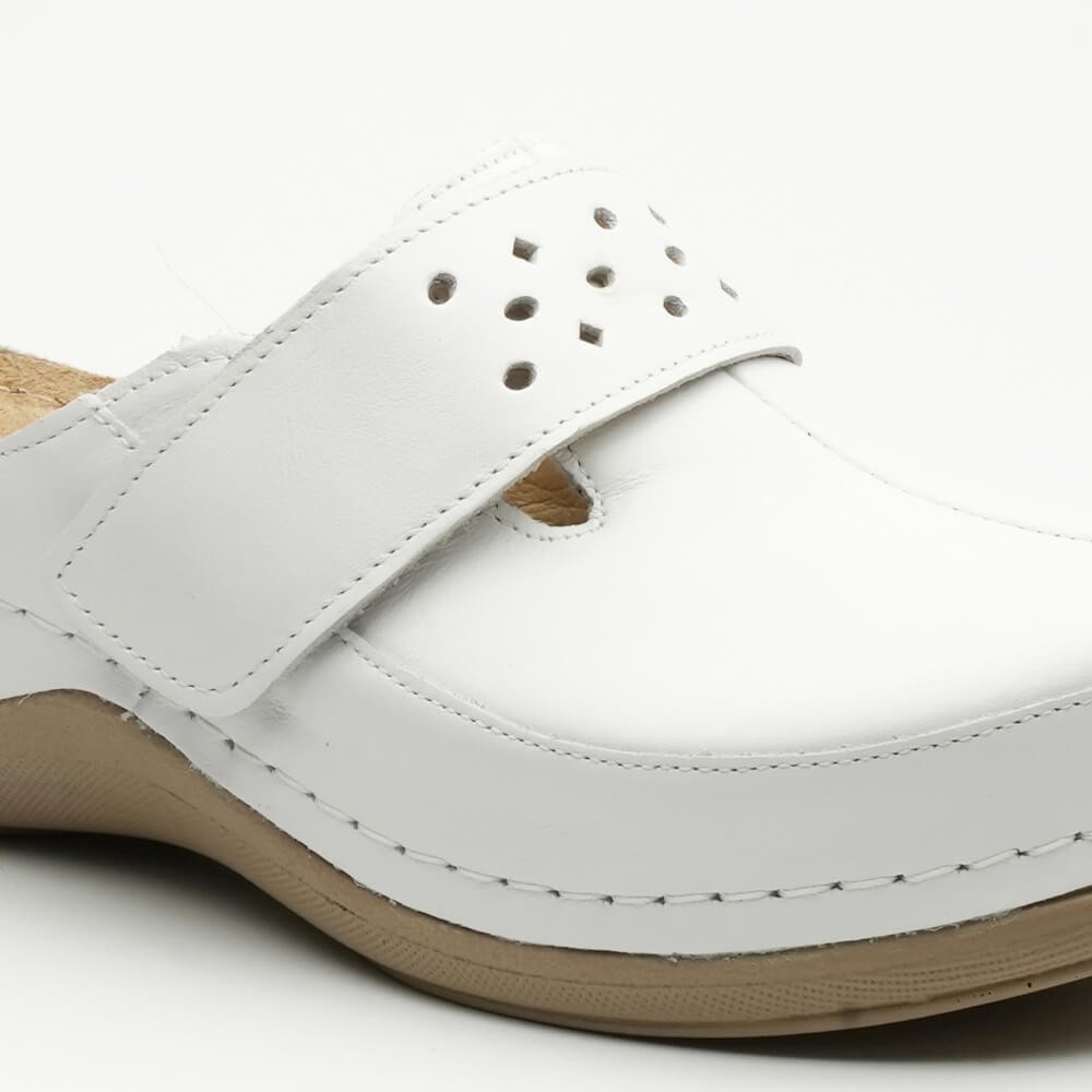 Saboti dama, din piele, Leon 902, alb